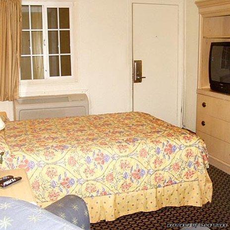 Stockton Travelers Motel 部屋 写真