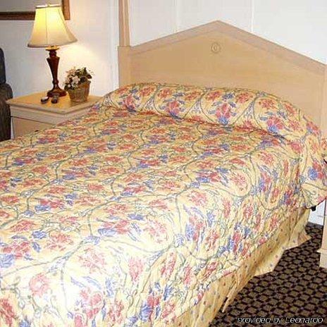 Stockton Travelers Motel 部屋 写真