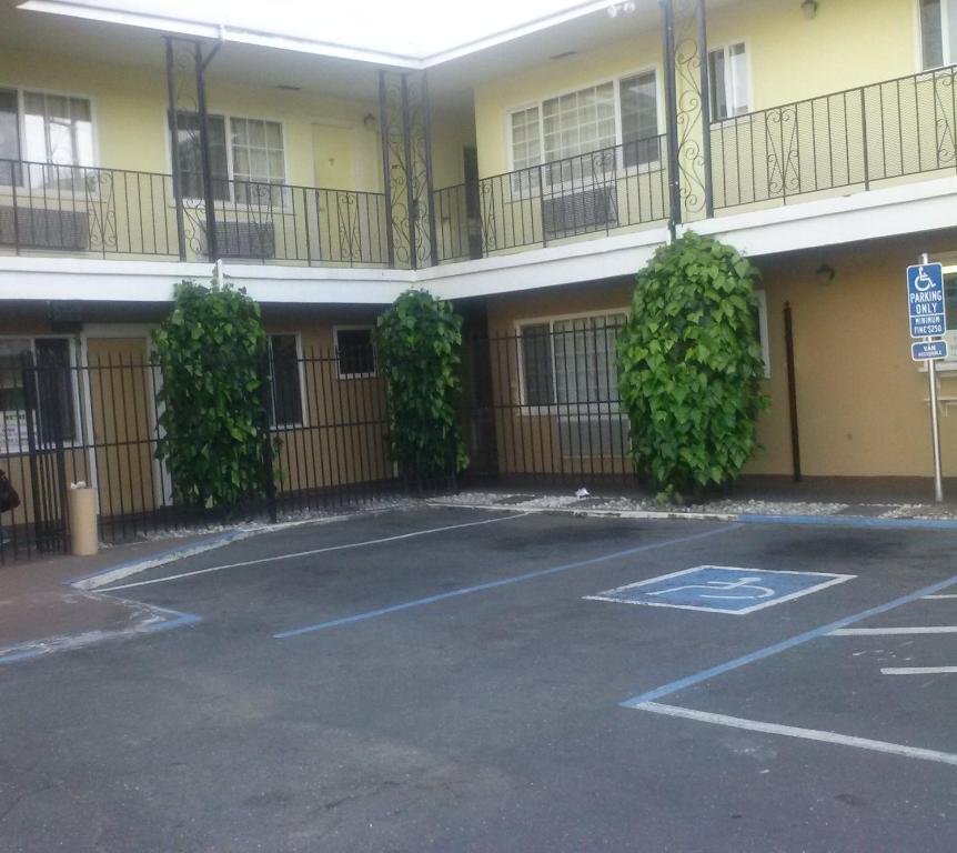 Stockton Travelers Motel エクステリア 写真